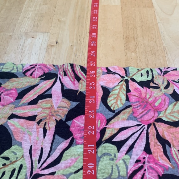 Chico’s size 1 soft and lightweight linen top. See photos for details and - Picture 11 of 11